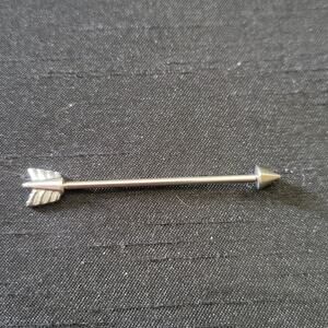 Arrow shaped 14 gauge 38mm stainless steel industrial ear piercing